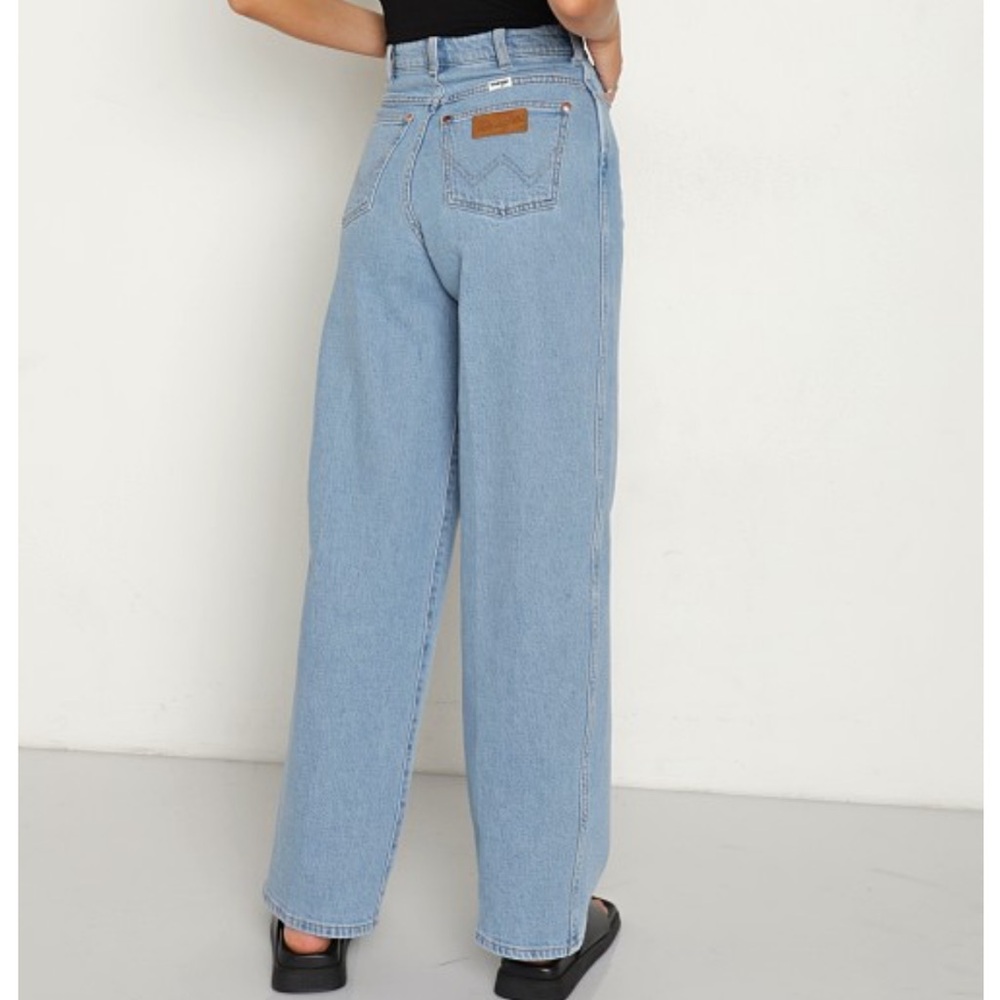 NEW Wrangler High Rise Barrel 652 Jean in Light Blue Wash Bluestone size 32 - Picture 10 of 10